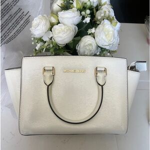 Michael Kors authentic bag brand new and never used but without tags.